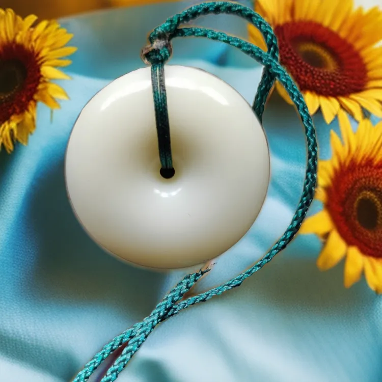 和田玉白色简约时尚气质精美平安扣百搭复古手工女款绿色编织