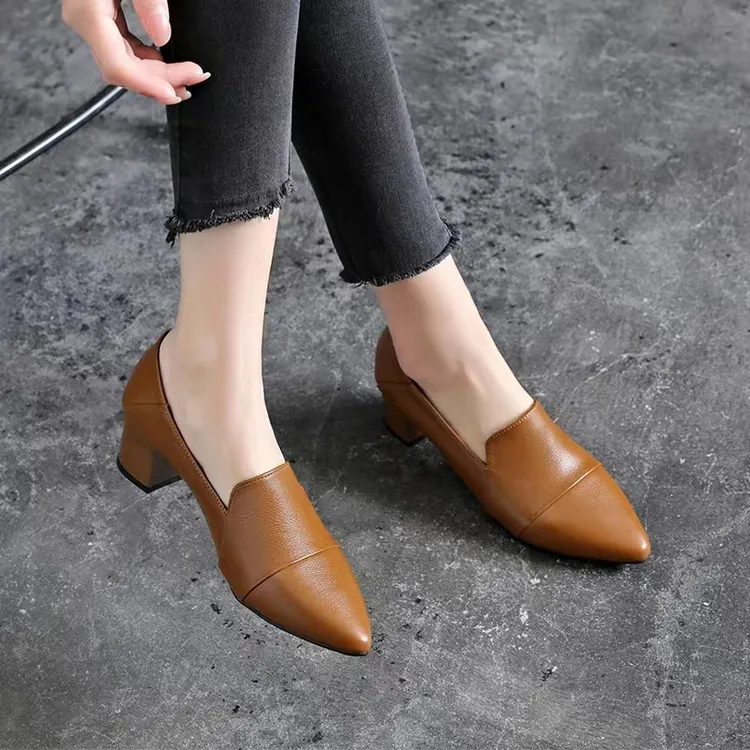 小皮鞋女中跟软皮软底妈妈鞋2025年新款真皮四季鞋春秋季粗跟单鞋