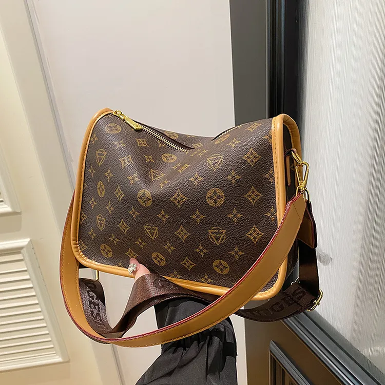 新款大容量包包女潮时尚休闲单肩腋下包气质百搭高级感斜挎包