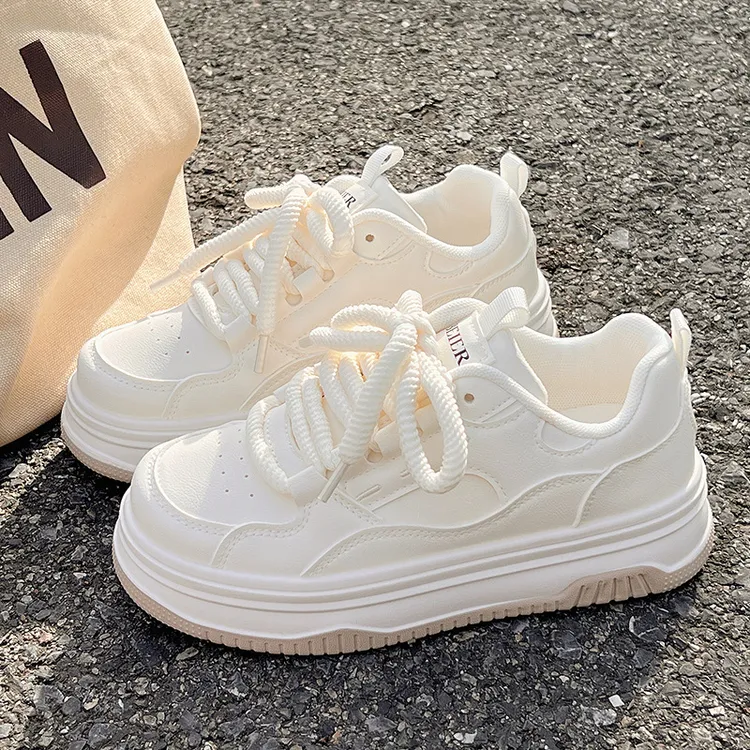 奶呼呼小白鞋女2025秋冬新款超软上班不累脚鞋子防滑百搭小众板鞋