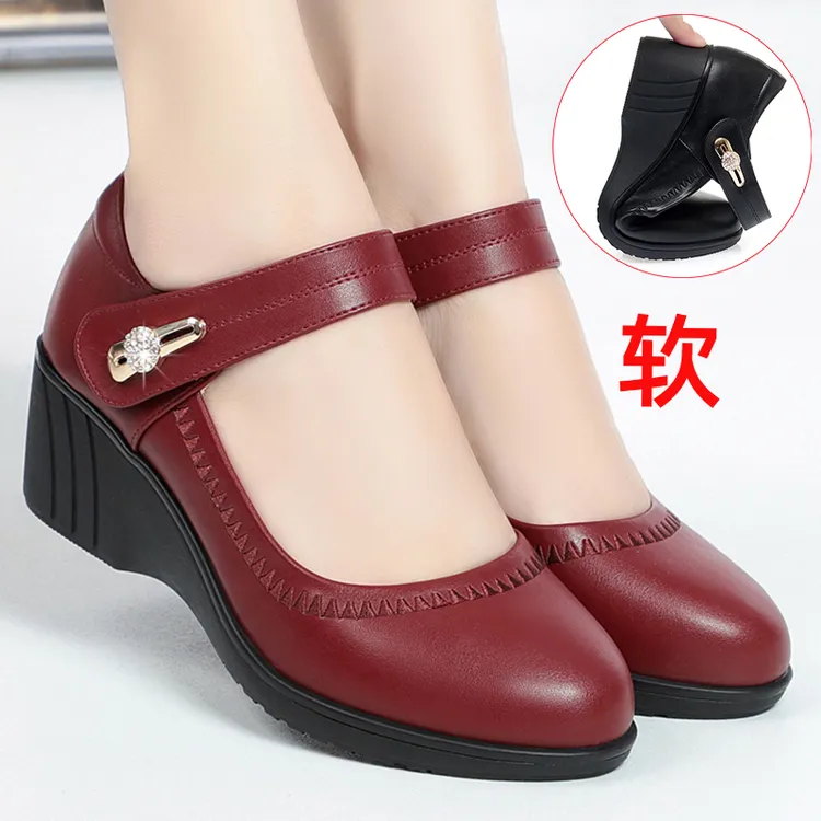 软底高跟防水台一字扣带中年妈妈女鞋中老年红色喜婆婆单鞋皮鞋夏