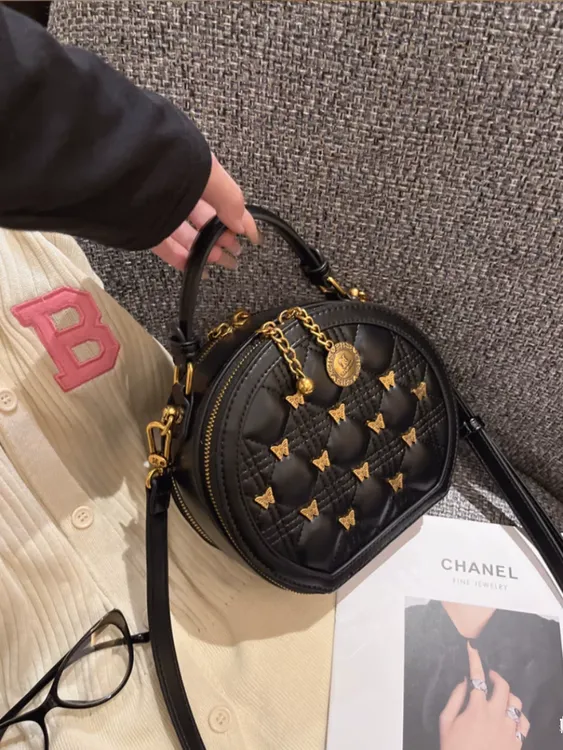 香港高级感包包女轻奢手提菱格蝴蝶女生斜挎包小巧可爱圆饼单肩包