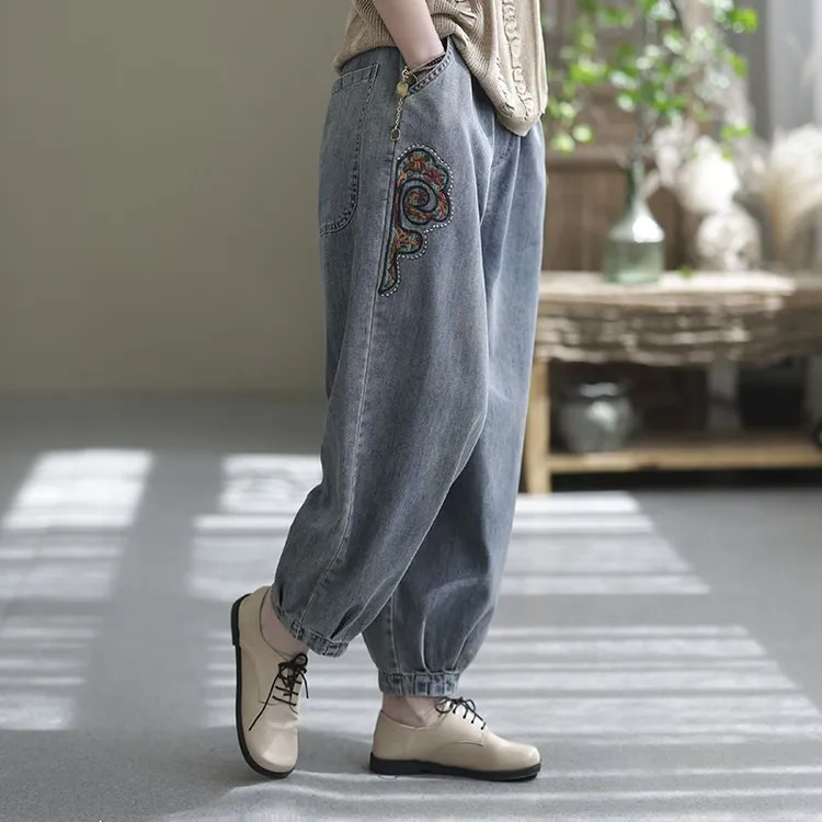 大码松紧牛仔裤女秋冬破洞休闲百搭新中式刺绣复古九分哈伦裤文艺