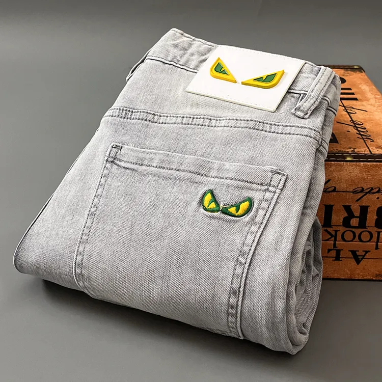 高端复古浅色刺绣牛仔裤男士春夏季薄款轻奢时尚潮流修身直筒裤子