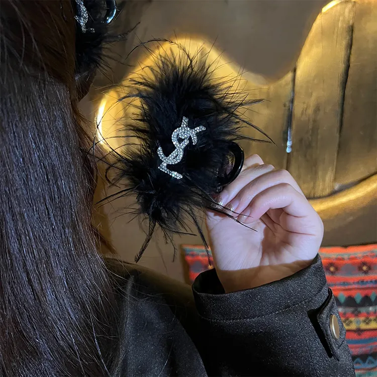 氛围感羽毛字母抓夹个性小众发夹后脑勺发夹发饰