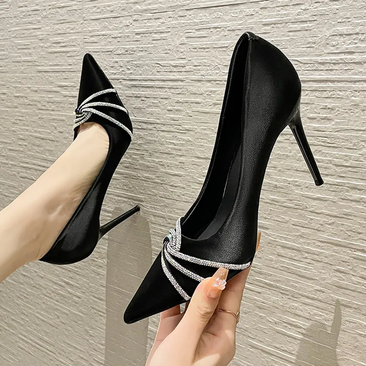 爆款黑色细跟百搭职业高跟鞋春秋气质网红时尚性感水钻尖头浅口鞋