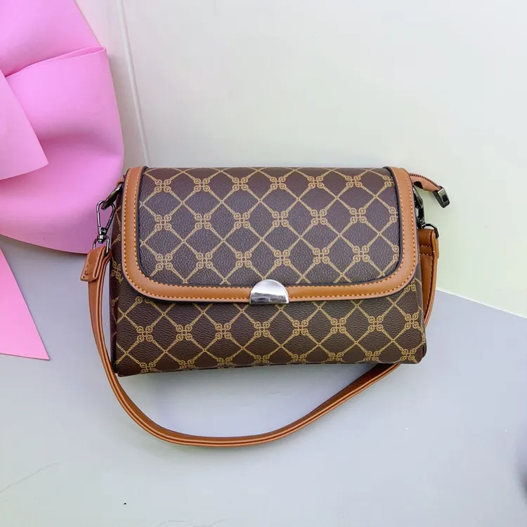 793#PVC耐磨斜挎包