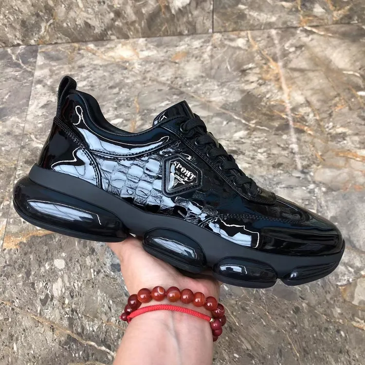 广州男鞋秋季新款漆皮亮面潮鞋3028时尚男士运动休闲皮鞋轻便厚底