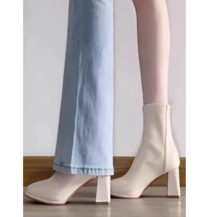 2024年秋冬新款白色粗跟弹力短靴女百搭瘦瘦靴气质高跟马丁靴
