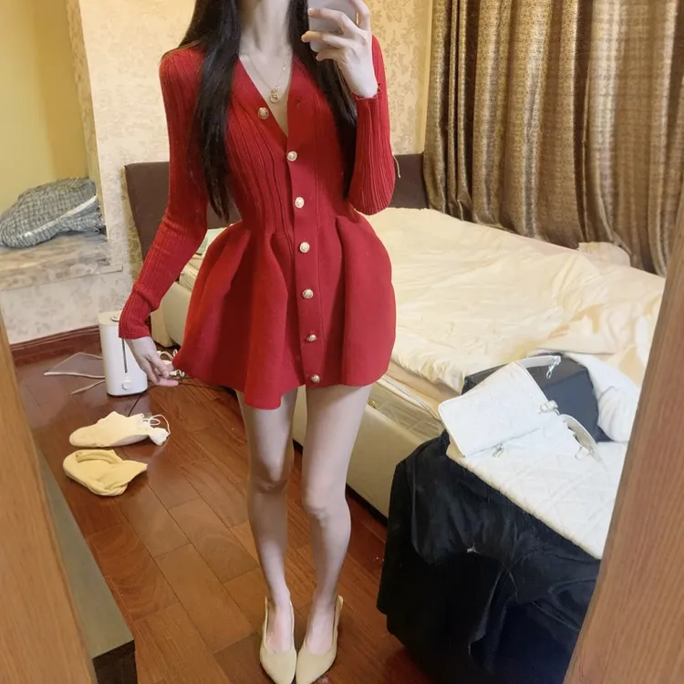 氛围感安可拉红色针织衫女2025秋冬纯欲风收腰显瘦配裤子短裙ins