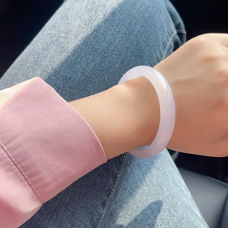 天然紫罗兰玉髓手镯 高冰薰衣草玛瑙镯子 冰种气质优雅淡紫色手环