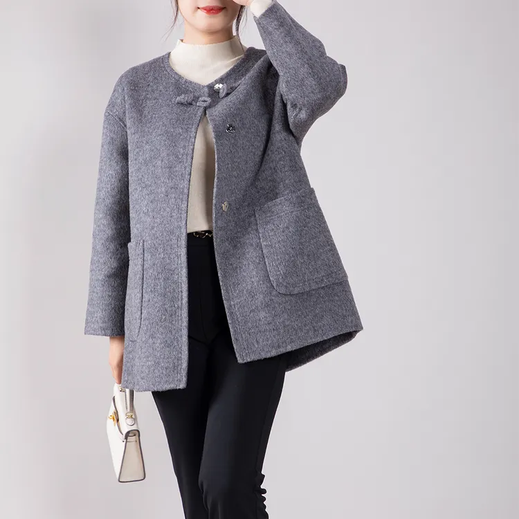 2024年秋冬季新款高级感休闲文艺复古盘扣圆领显瘦大衣短款外套