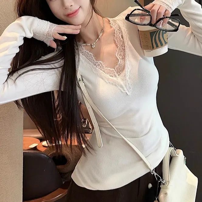 蕾丝拼接螺纹德绒长袖T恤女2024秋冬V领修身纯欲风内搭打底衫上衣