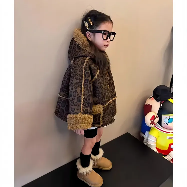  童装女童加绒外套2025新款冬装儿童豹纹大衣宝宝时髦一体绒上衣