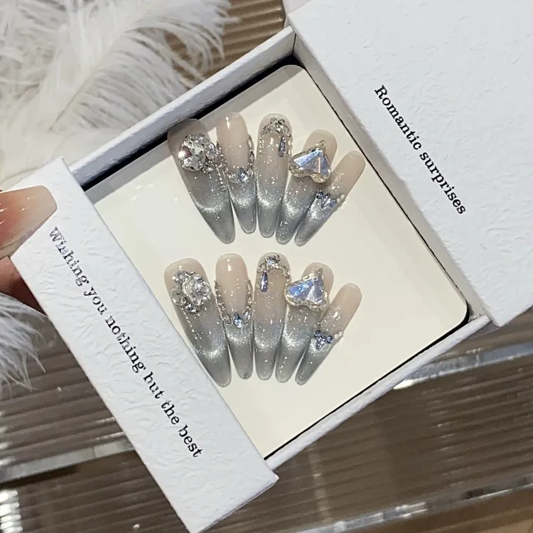 纯手工精品钻浅蓝微笑法式猫眼气质轻奢高级氛围璀璨歪心钻穿戴甲