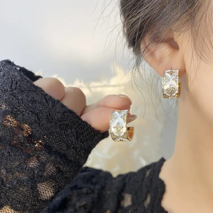 铜合金耳饰 气质轻奢时尚百搭法式小众简约个性老花半圈耳环A00-3