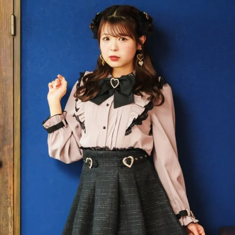 ROJITA · 爱心扣带袖口蕾丝领蝴蝶结衬衫(1341769现货)