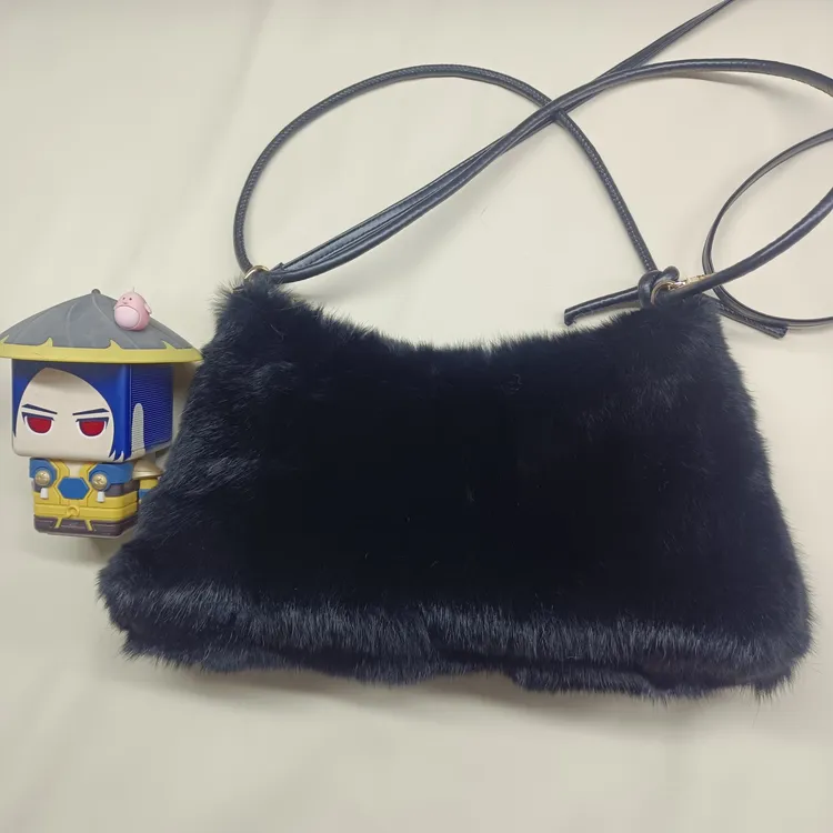 2024新款毛茸茸真兔毛女包皮包包斜挎包女款轻奢今年流行慵懒风