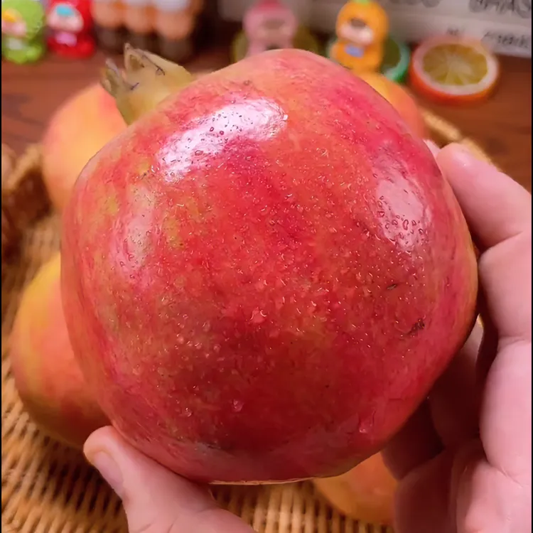 云南元谋甜美多汁石榴中大果现摘现货