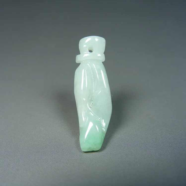 出口创汇期几十年A货冰种飘绿翡翠带孔圆雕佛手捻宝掌上明珠小坠