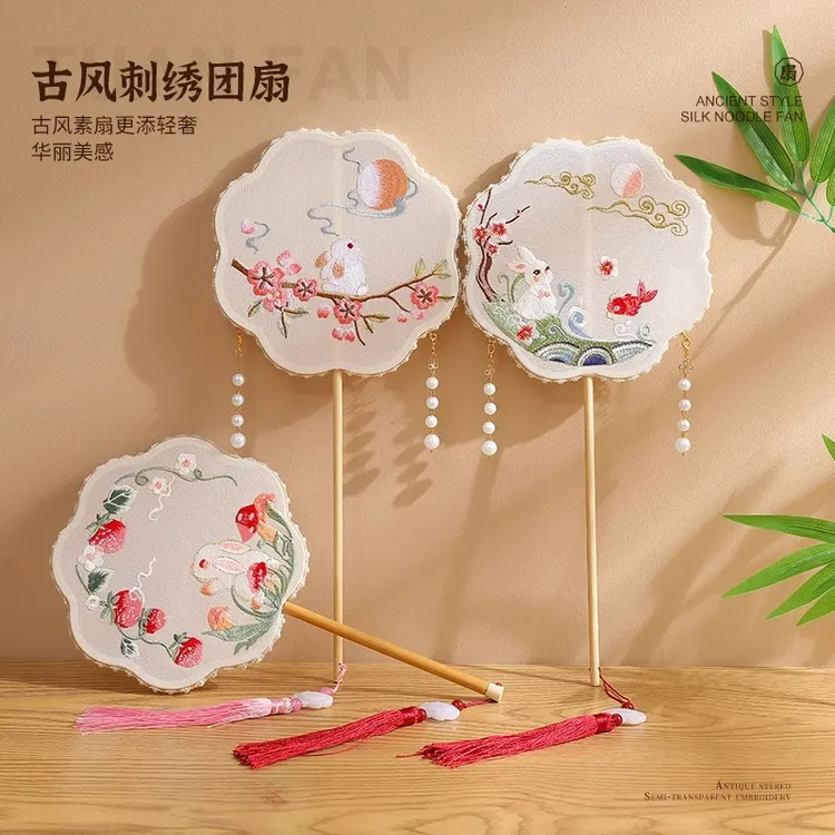 刺绣团扇便携扇子儿童舞蹈专用汉服古装女夏天新中式珍珠苏绣宫扇