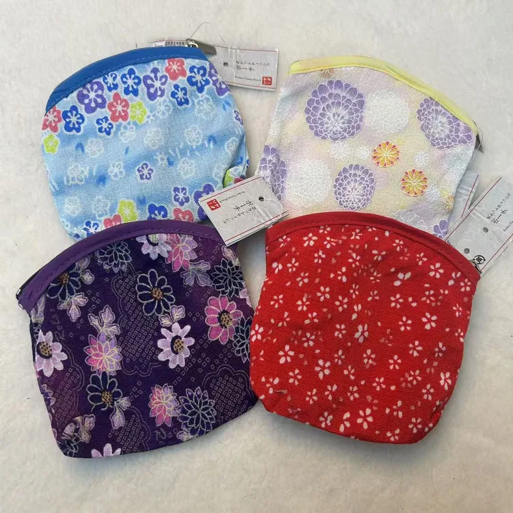 12x12cm  超划算！（不挑色发三个）时尚图案休闲拉链手拿包 