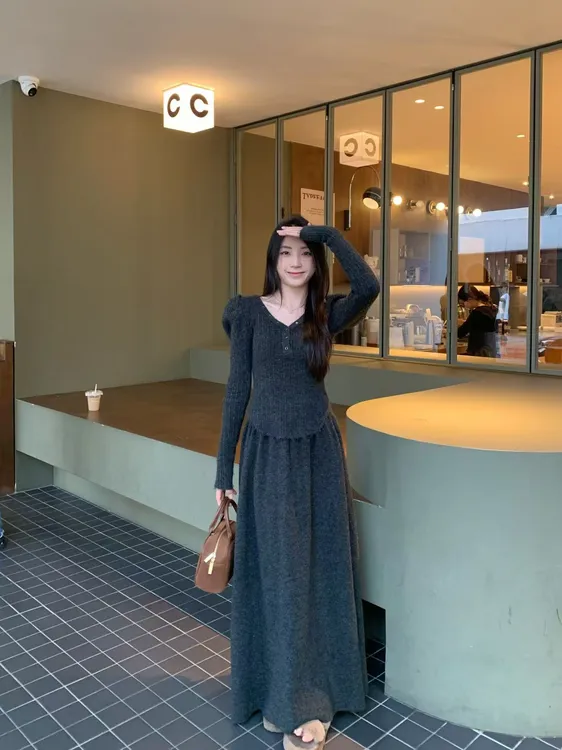 设计感简约纯色百搭修身V领针织连衣裙女套装收腰显瘦两件套长裙