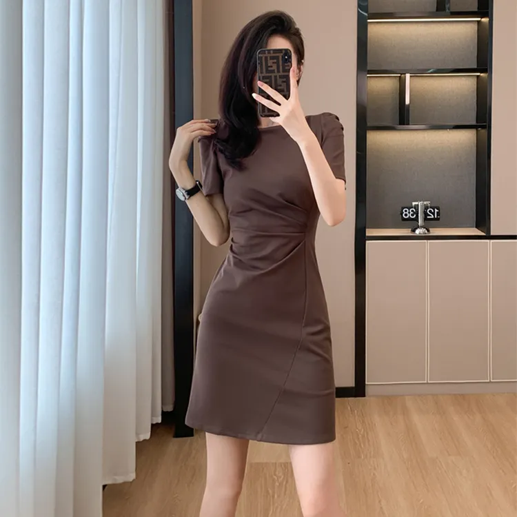 夏季时尚卡其色连衣裙女气质高级感收腰包臀法式赫本风短款裙子