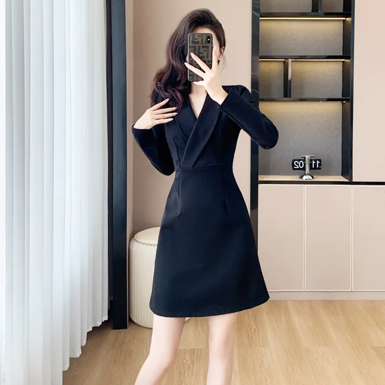 轻奢高端女装职业连衣裙秋冬高级感气质西装裙赫本风黑裙子赫本风