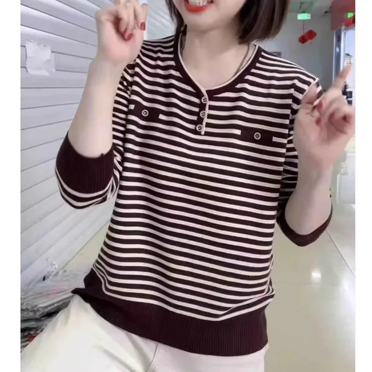 中老年条纹针织衫V领新款打底衫年轻时尚妈妈装小衫秋冬毛衣女士
