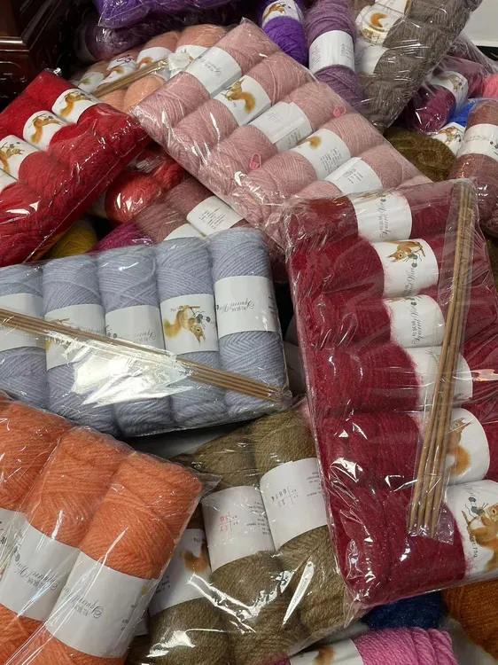 松鼠绒毛线 一包6团 送工具