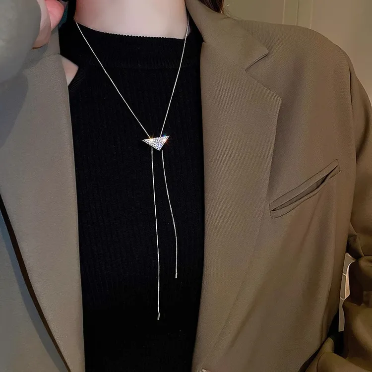 钛钢项链  三角形抽拉式项链女2024新款毛衣链长款高级感气质配饰