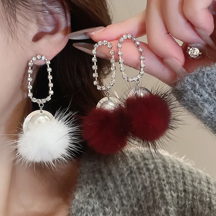 铜合金耳饰  圣诞毛毛仿珍珠冬款耳钉女百搭耳环时尚气质耳饰轻奢