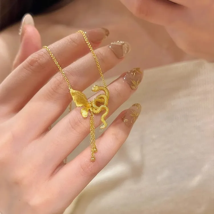 钛钢项链  古法金色灵蛇蝶蝴项链不对称小众设计气质高级感锁骨链