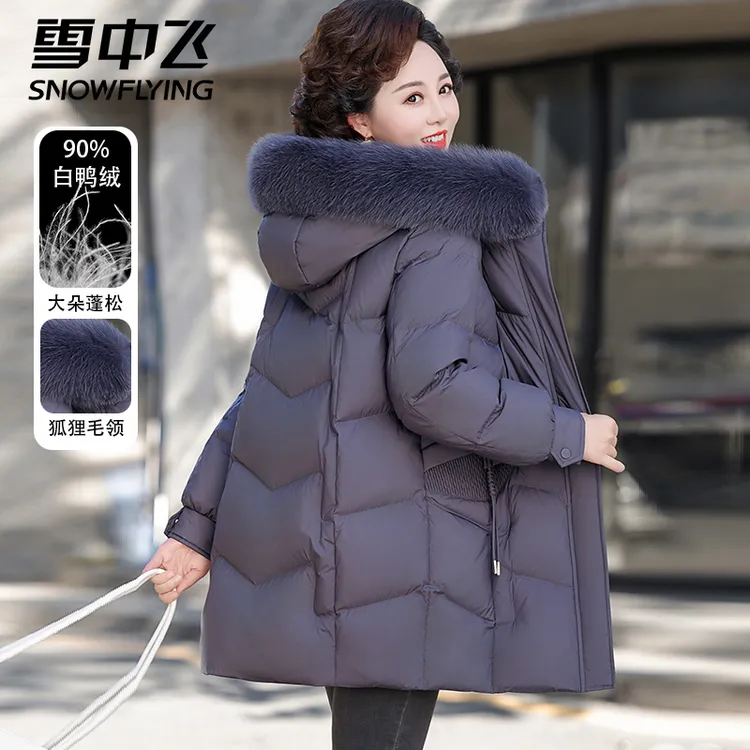 雪中飞连帽妈妈羽绒服女中长款2024冬季新款狐狸毛领中老年外套女