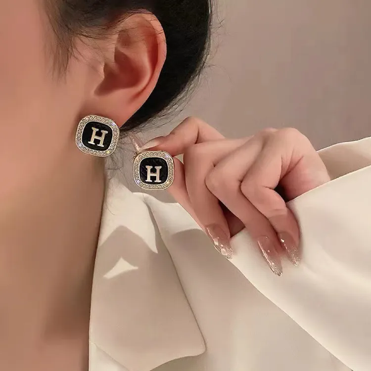 铜合金耳饰 韩式气质百搭网红学生党耳饰轻奢H字母耳钉A96