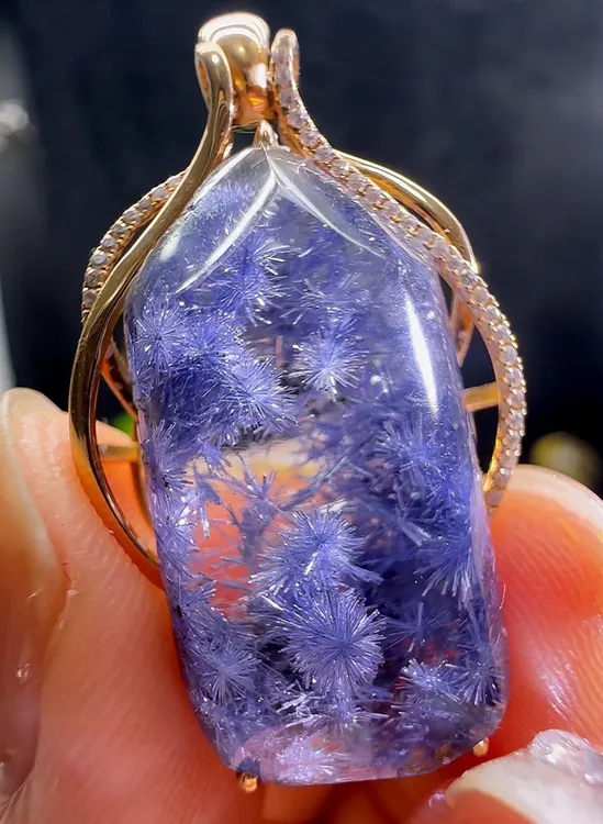孤品蓝线石吊坠镶嵌通透