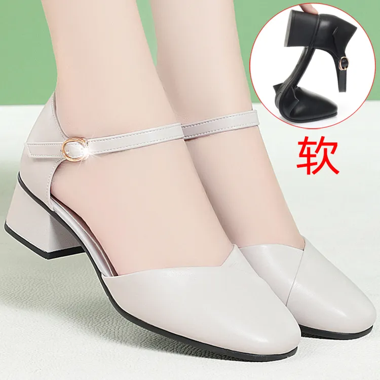 软底舒适白色粗跟中空包头凉鞋女中年跳舞妈妈鞋皮鞋单鞋女鞋夏季