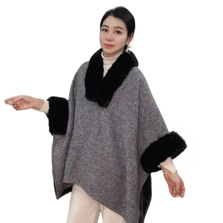 2024秋冬新款毛领加绒大码披肩时尚纯色百搭显瘦斗篷毛毛拼接女