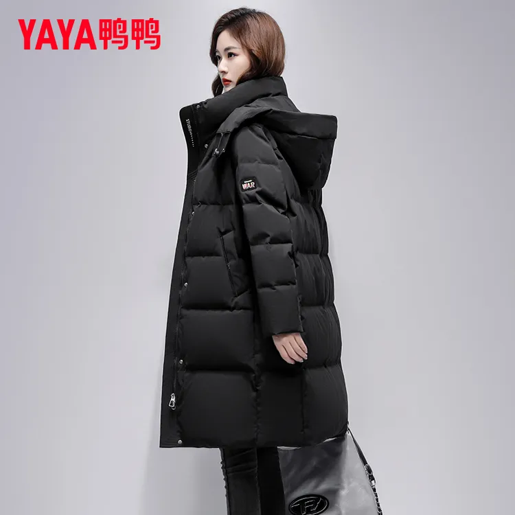 YAYA/鸭鸭黑色羽绒服女2024新款冬季时尚中长款连帽加厚保暖外套