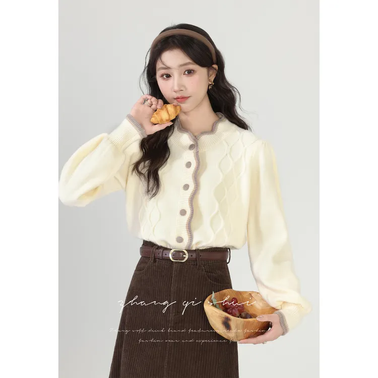 张汽水《奶油芝士》秋冬季新款上衣杏色宽松开衫毛衣女ZQS06330