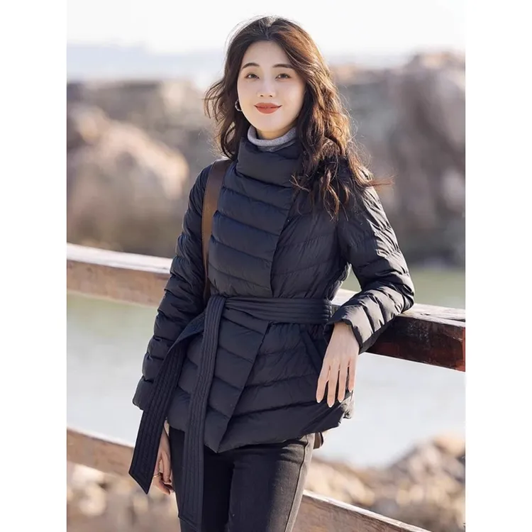 欧货轻薄羽绒服女短款2025新款收腰小众设计感大牌洋气白鸭绒外套