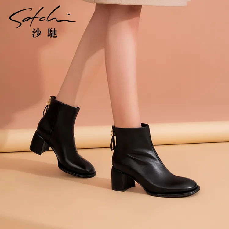 沙驰女鞋时尚粗跟高跟短靴女2025年秋冬季新款真皮舒适时装靴裸靴
