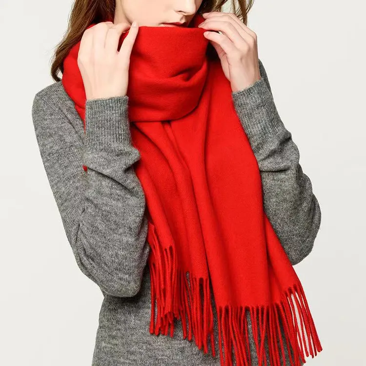 （礼盒装）围巾女秋冬季韩版纯色百搭披肩长款聚会年会中国红情侣红