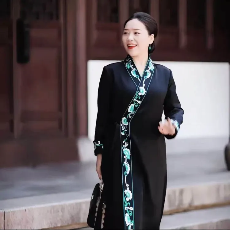 美爱《国色天香》秋冬国风醋酸刺绣中长款收腰阔太太女总裁长款风衣