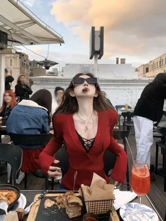 纯欲风V领性感气质高级感辣妹修身内搭长袖打底衫上衣红色针织衫