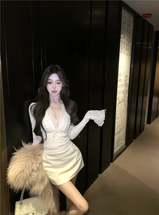 千金感法式复古纯欲风辣妹性感显瘦V领蕾丝包臀短裙假两件连衣裙