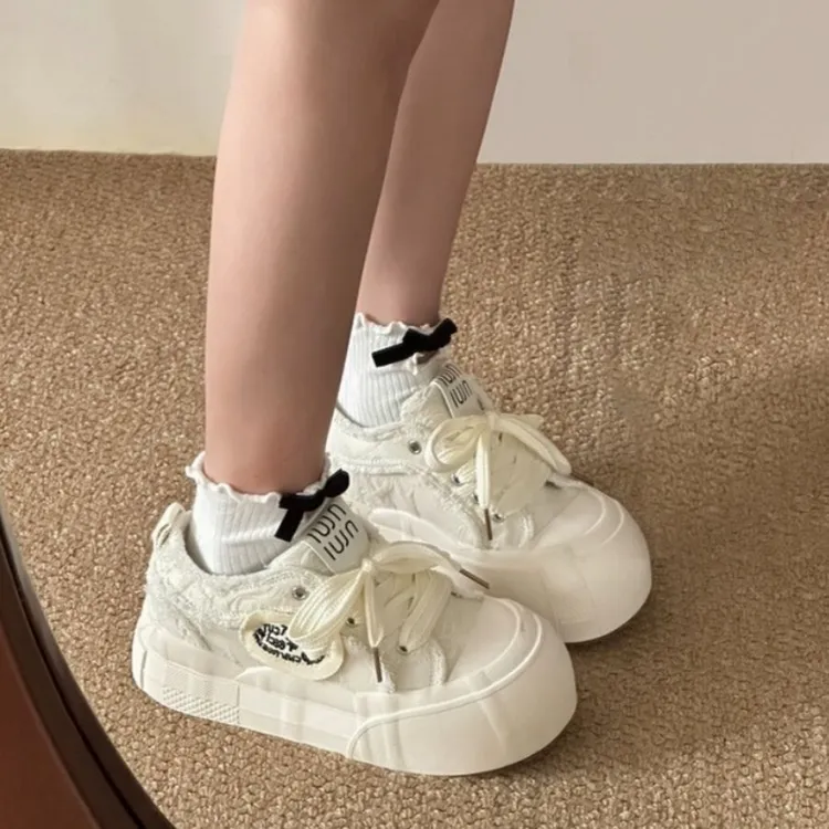 网红超火配裙子小白鞋百搭厚底小众原创chic鞋子2024夏季新款板鞋