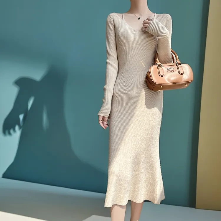 v领针织打底裙秋冬新款配大衣的内搭连衣裙女法式气质包臀鱼尾裙
