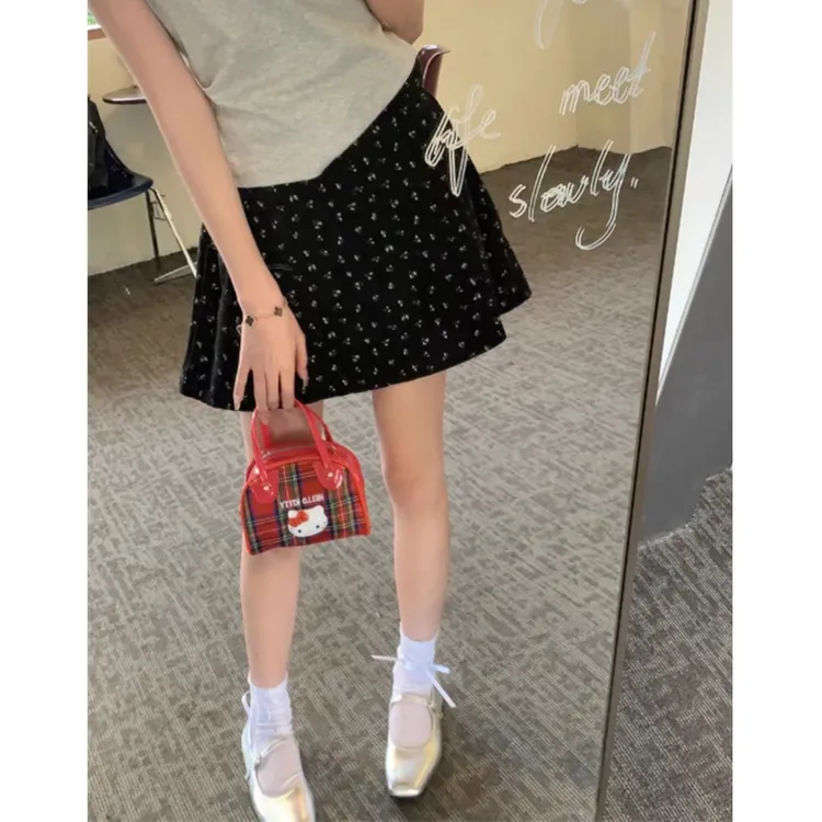 复古黑色碎花短裙高腰半身裙女秋季学院风甜美纯欲A字包臀裙子潮